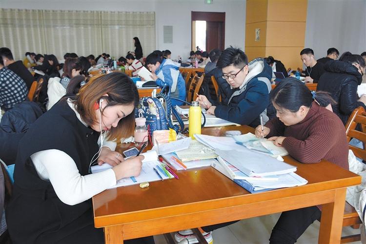 自然科学期刊杂志发表论文投稿：《青海师范大学学报》，季刊