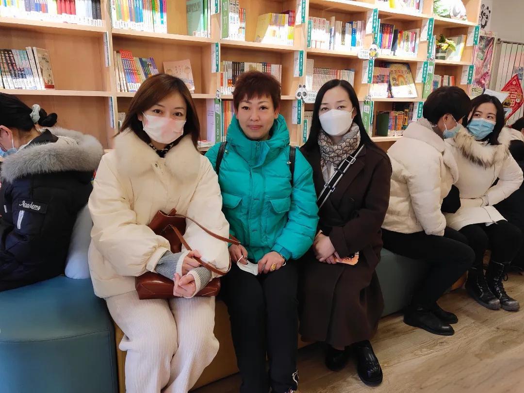 论文发表：自投VS机构代发，哪个更靠谱？深度解析与策略建议