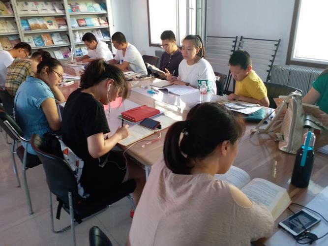 解析文学创作《长篇小说选刊》期刊杂志：介绍及论文发表投稿指南