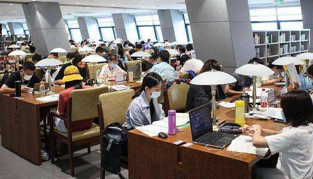 解析时事经纬财经《英语文摘》期刊杂志：介绍及论文发表投稿指南