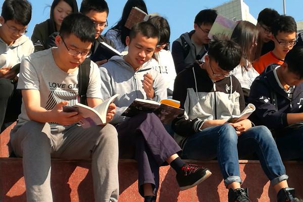 商业经营管理《国际金融》期刊杂志：正规性确认与投稿流程解析