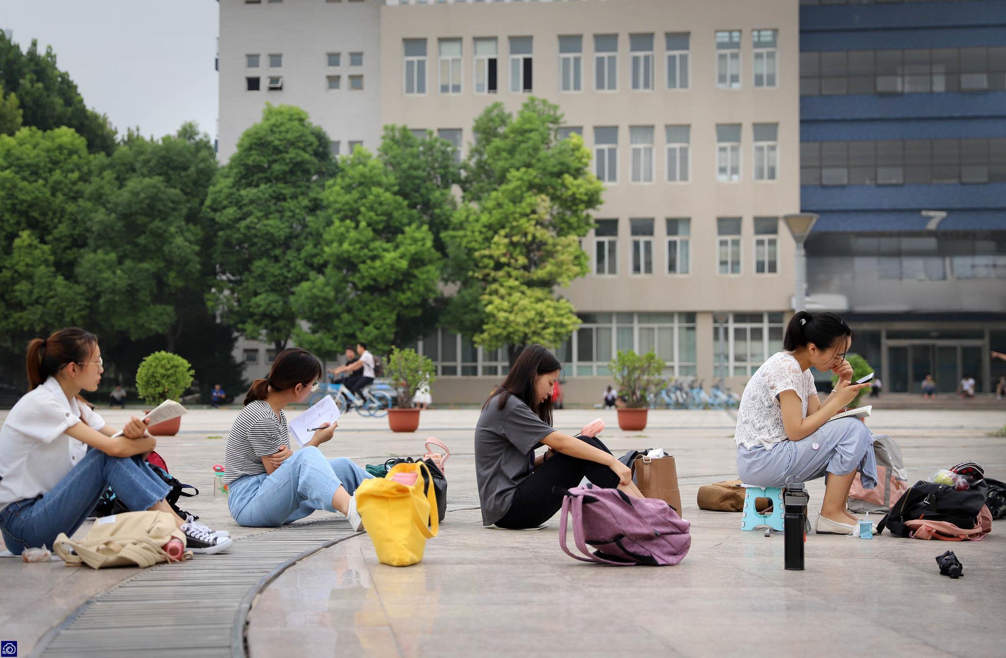文学艺术艺苑名作《花溪》期刊杂志：刊物介绍及论文发表难度揭秘