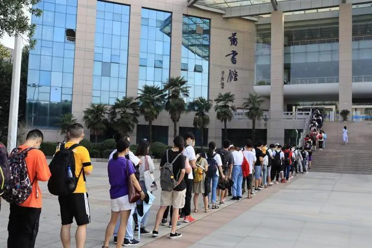 期刊杂志发表论文全解析：投稿渠道与查重检测重复率要求