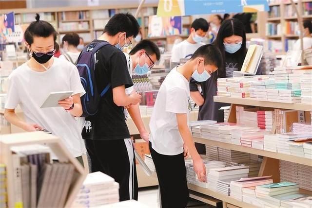 发表论文投稿要求及流程攻略：从标题到投稿的详细步骤与要求