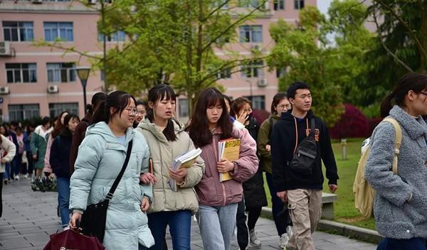 权威解析：职称评审中的ISBN要求，轻松掌握查询与防伪技巧