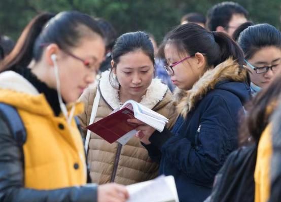 公证员职称评定全攻略：条件要求、著作出版与论文发表投稿快速办理通道
