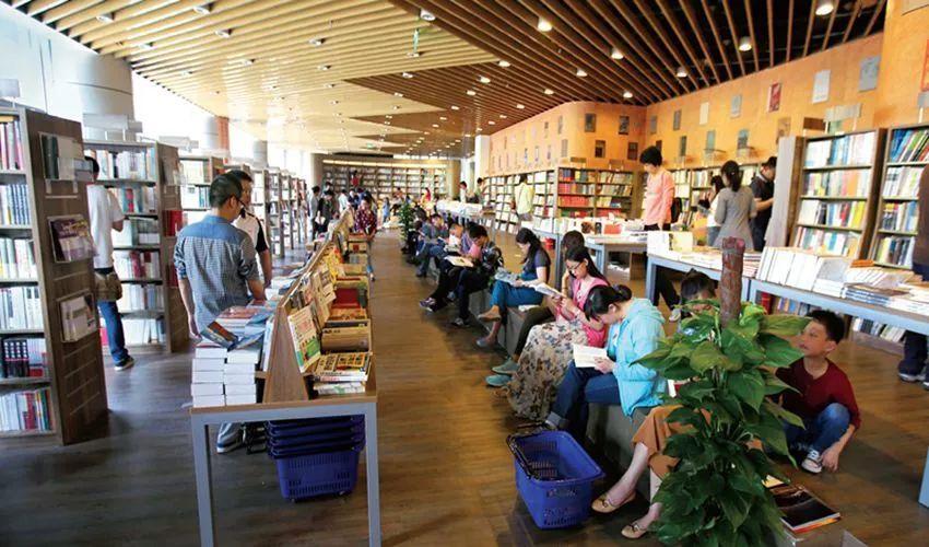 新闻传媒人职称评定新路径：自费出书署名挂名办理指南